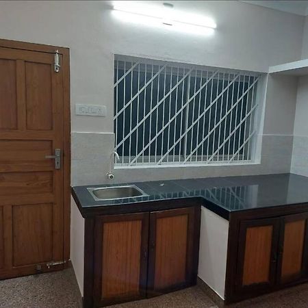 Home At Guruvayur 2 Ac Room,1 Single Bed,Kitchen Luaran gambar