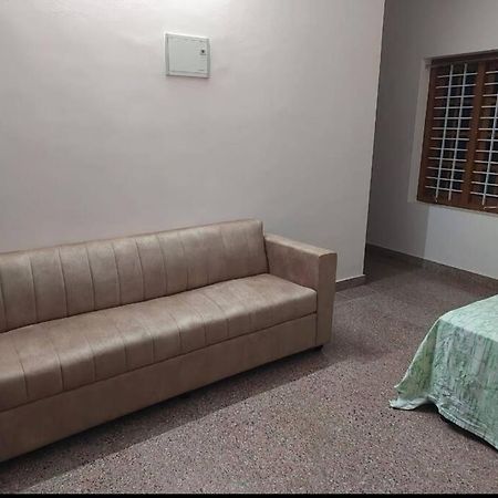 Home At Guruvayur 2 Ac Room,1 Single Bed,Kitchen Luaran gambar