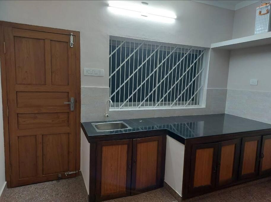Home At Guruvayur 2 Ac Room,1 Single Bed,Kitchen Luaran gambar