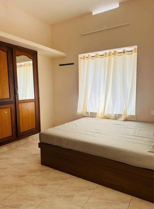Home At Guruvayur 2 Ac Room,1 Single Bed,Kitchen Luaran gambar